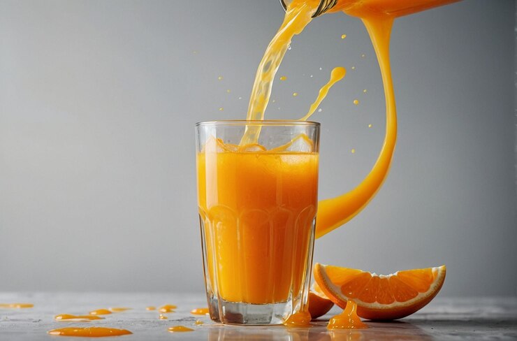foto vibrante de jugo de naranja recién vertido en un vaso