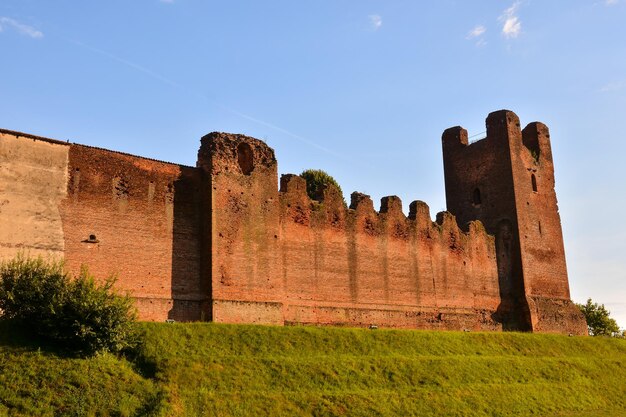 Foto Vista de la ciudad medieval de Castelfranco Veneto en Italia