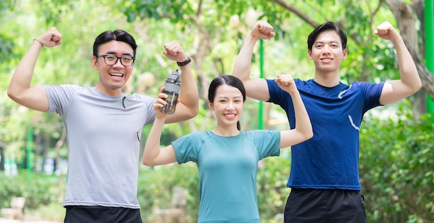 Foto von asiatischen Menschen, die Sport treiben