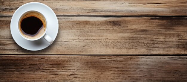 Foto von Kaffee an einer weißen Holzwand