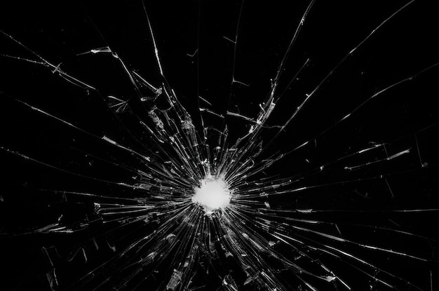 Foto von zerbrochenem Glas auf schwarzem Hintergrund