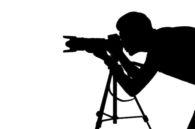 Fotograf bei der Arbeit. Seitenansicht Silhouette des Mannes mit Stativ beim Schießen und Stehen isoliert auf weiß