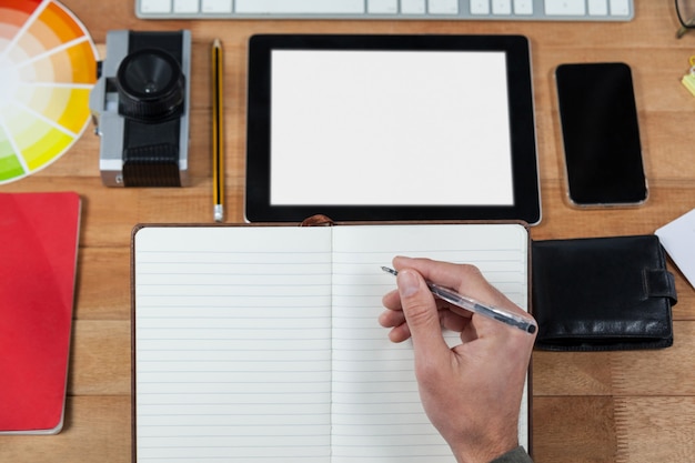 Fotografen arbeiten am Schreibtisch