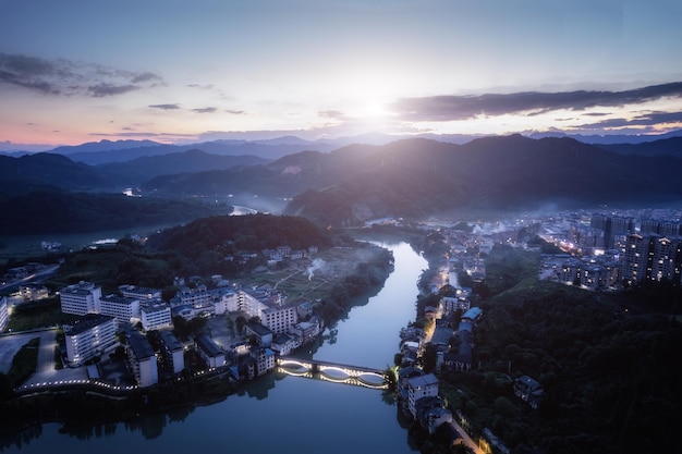 Fotografía aérea del condado de Liuzhou Sanjiang de noche de gran formato