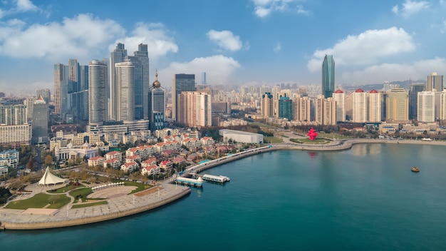 Fotografía aérea de la costa de la ciudad de Shandong Qingdao