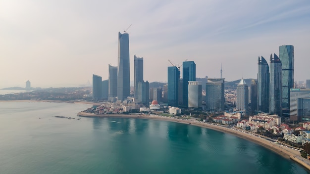 Fotografía aérea de la costa de la ciudad de Shandong Qingdao