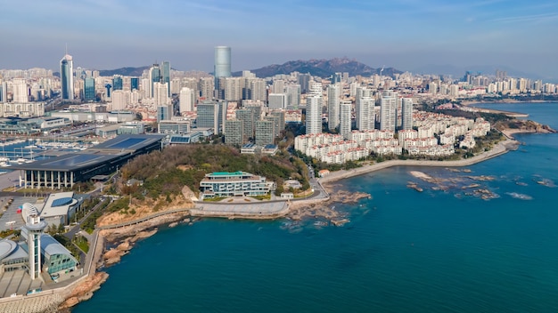 Fotografía aérea de la costa de la ciudad de Shandong Qingdao