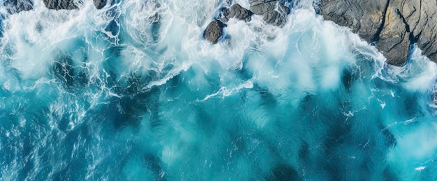 Fotografía aérea de la costa rocosa