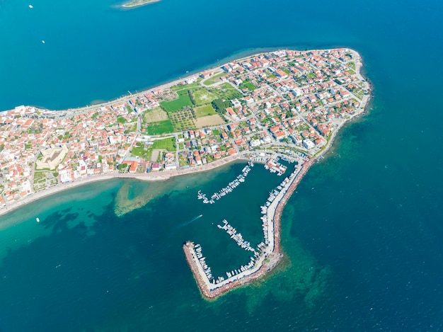 Fotografía aérea de las costas del Egeo septentrional. Dikili Candarli Izmir Turquía.