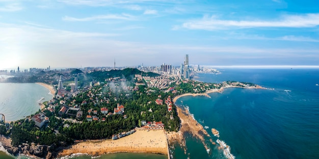 Fotografia aérea da bela cidade costeira de qingdao