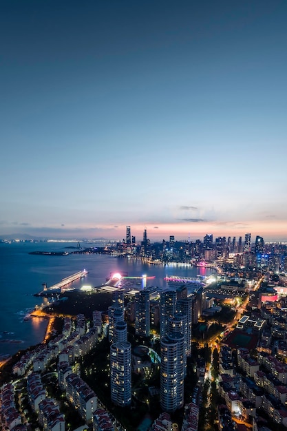 Fotografia aérea da paisagem arquitetônica do litoral da cidade de qingdao