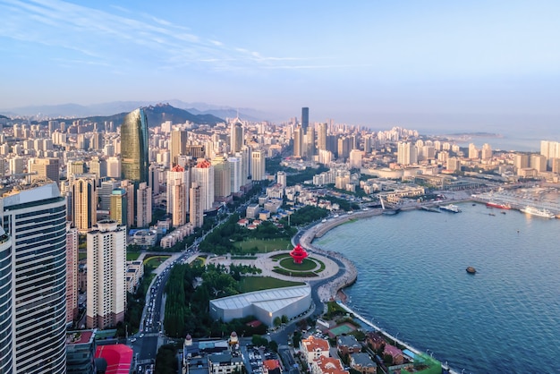 Fotografia aérea da paisagem costeira da cidade de Qingdao