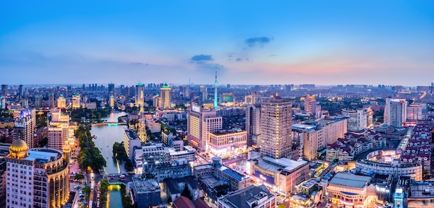 Fotografia aérea da paisagem da cidade de nantong, jiangsu, à noite