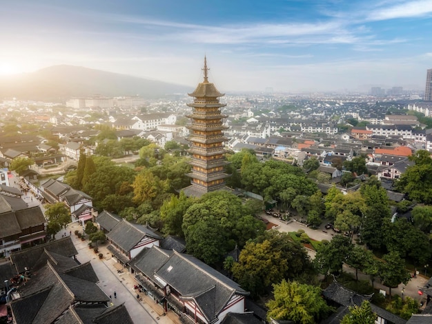 Fotografia aérea da paisagem do jardim chinês do pagode de suzhou fangsi