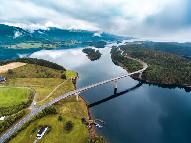 Fotografia aérea da paisagem natural da Noruega da bela natureza.