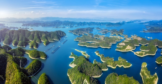 Fotografia aérea da paisagem natural do Lago Hangzhou Qiandao