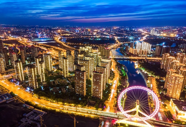 Fotografia aérea da paisagem noturna do edifício da cidade de Tianjin