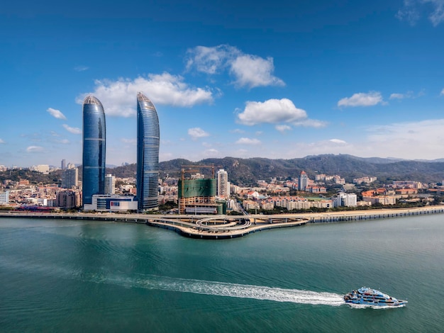 Fotografia aérea das torres gêmeas do World Trade Center ao longo da costa de Xiamen