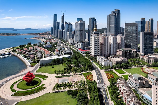 Fotografia aérea de cenário de arquitetura urbana moderna em Qingdao China