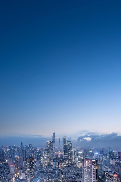 Fotografia aérea de paisagens arquitetônicas modernas à noite em Guangzhou, China