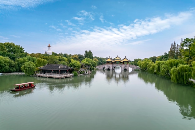 Fotografia aérea do cenário do jardim chinês de Slender West Lake em Yangzhou