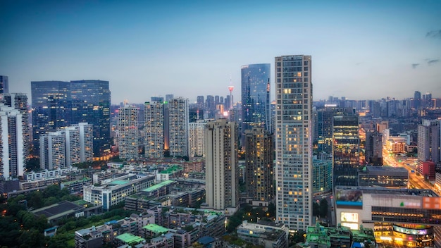 Fotografia aérea do grande formato da noite da cidade de Chengdu