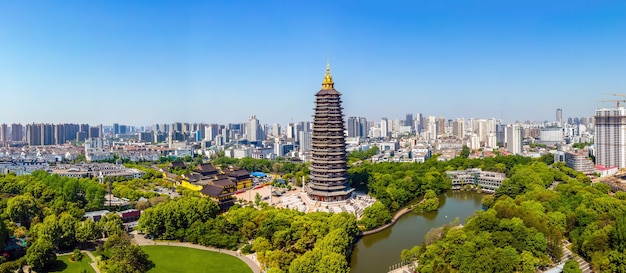Foto fotografia aérea do parque changzhou hongmei e do templo tianning