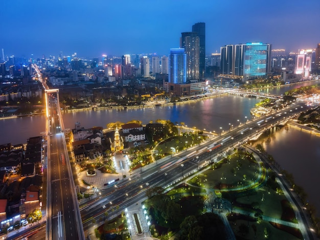 Fotografia aérea ningbo cidade arquitetura panorama horizonte visão noturna grande formato