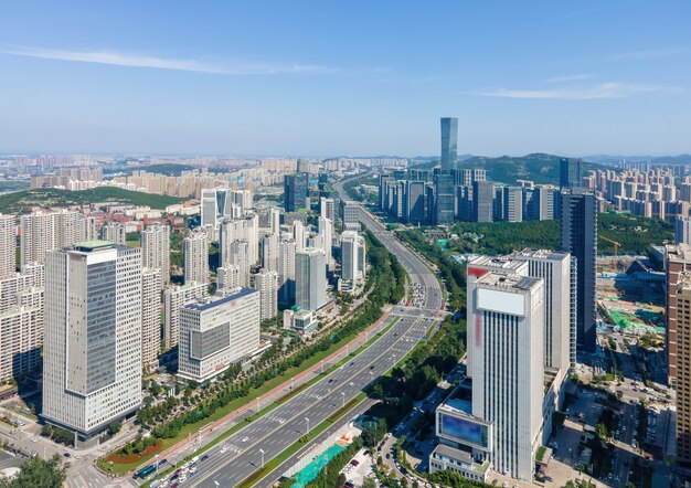 Fotografía aérea del paisaje arquitectónico urbano moderno de Jinan, China