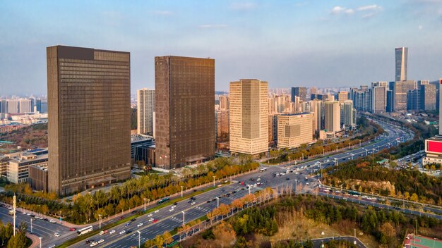 Fotografía aérea del paisaje arquitectónico urbano moderno de Jinan, China