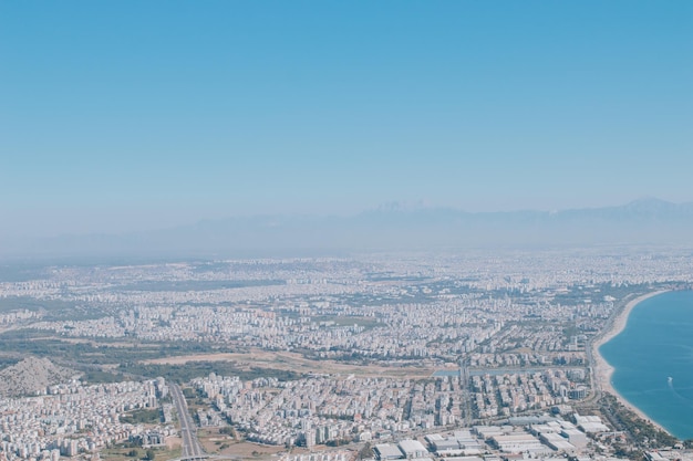 Fotografía aérea del paisaje de la ciudad de Antalya, Turquía