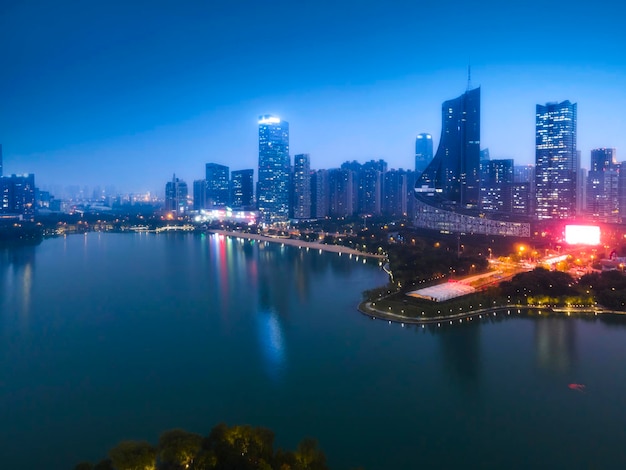 Fotografía aérea del paisaje de la ciudad de Hefei por la noche