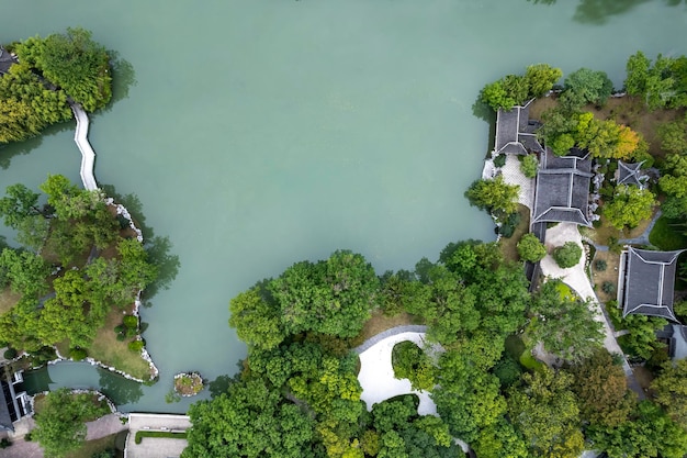 Fotografía aérea del paisaje del jardín chino en Yangzhou