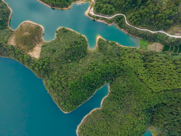 Fotografía aérea del paisaje natural del lago Hangzhou Qiandao