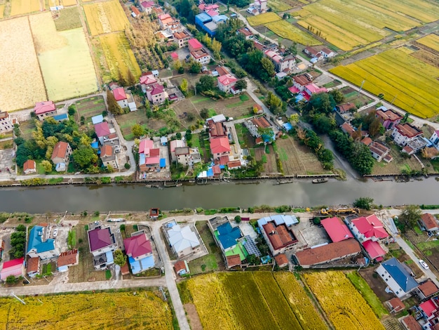 Fotografía aérea del paisaje rural.