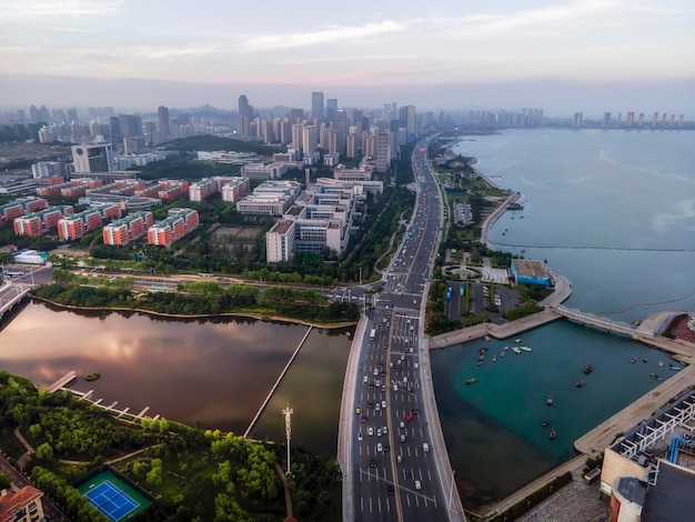 Fotografía aérea del panorama del paisaje de la ciudad de la costa oeste de Qingdao