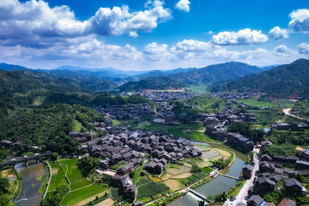 Fotografía aérea del panorama del paisaje pastoral de Liuzhou Sanjiang Chengyang Bazhai