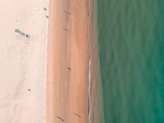 Fotografía aérea playa al aire libre y paisaje marino del océano