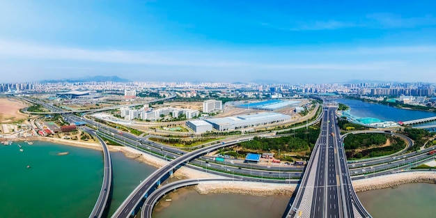 Fotografía aérea del puente de la bahía de Qingdao Jiaozhou