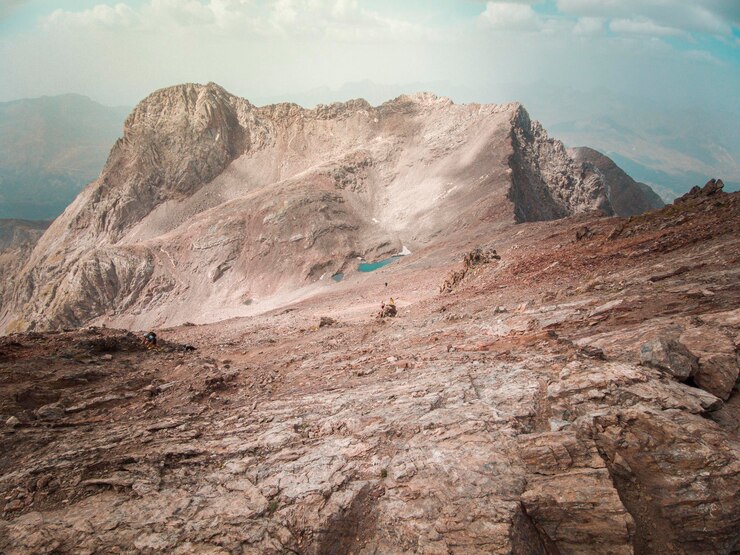 Fotografía aérea realizada con un dron sobre el pico del Infierno en los Pirineos de Aragón, España.