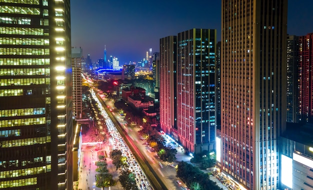 Fotografía aérea de la vista nocturna de la arquitectura de la ciudad de Guangzhou