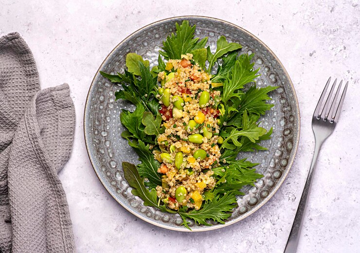 Foto fotografia alimentar de salada de quinoa com legumes