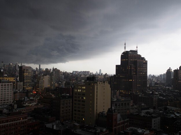 Foto fotografía de alto ángulo del paisaje urbano contra el cielo