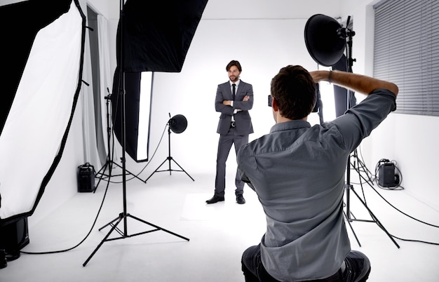 Fotografía artesanal Foto de un fotógrafo trabajando en su estudio.