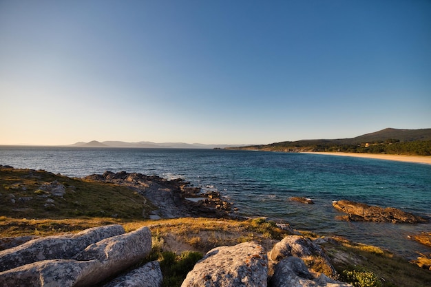 Fotografía de un atardecer en una bahía de A Coruña Galicia