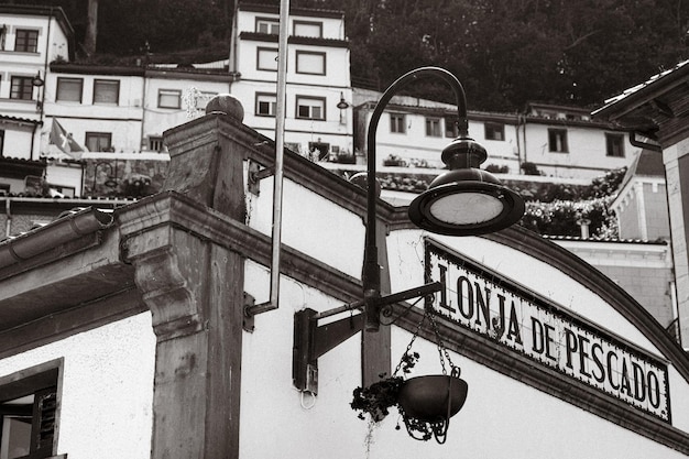 Foto fotografía en blanco y negro del mercado de pescado de cudillero