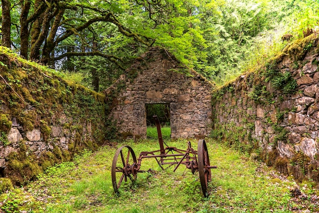 Fotografía de casa abandonada