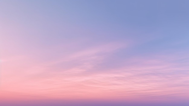 Una fotografía de un cielo con sol, nubes, pájaros y árboles.