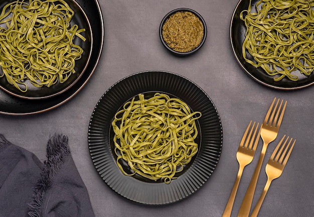 Foto fotografía de comida de la pasta de espinaca