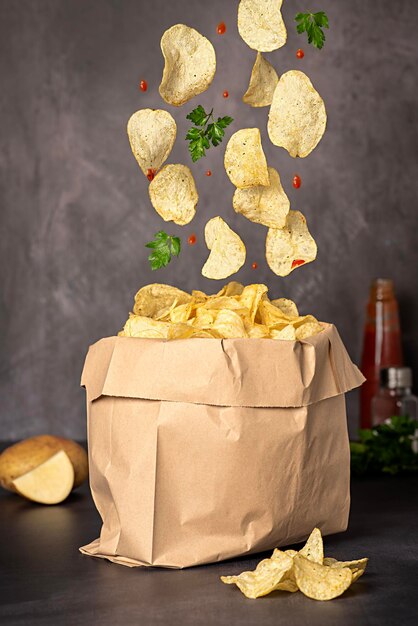 Fotografía de comida de patatas fritas con salsa de tomate